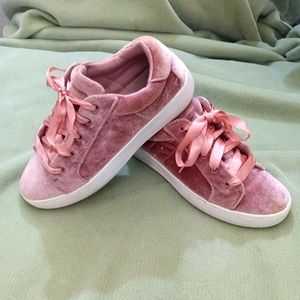 Steve Maddens Bertie Blush Sneakers